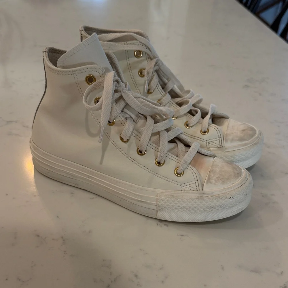 High-Top converse Sneakers in Off-White with Gold Eyelets